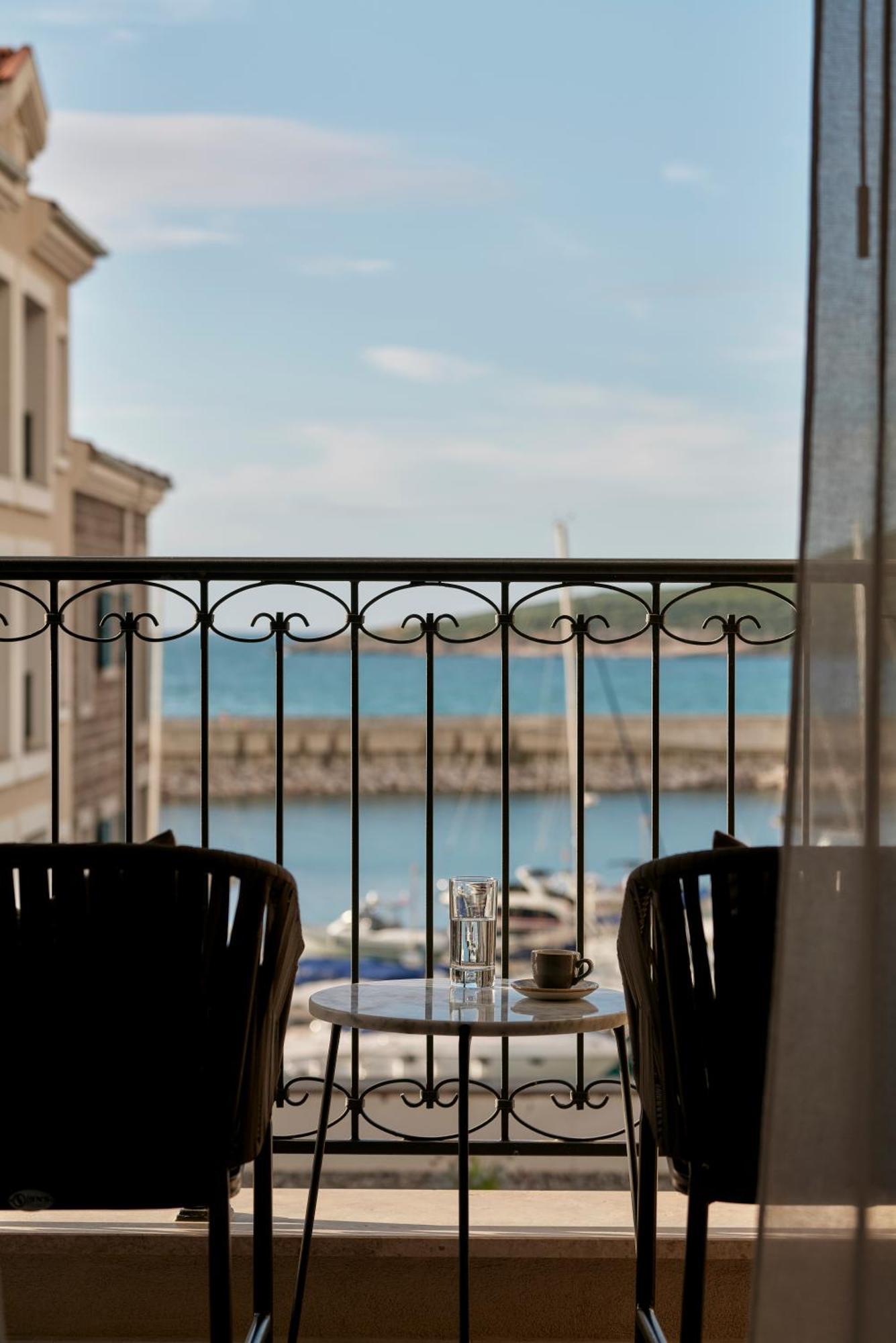 Deluxe Suite mit seitlichem Meerblick